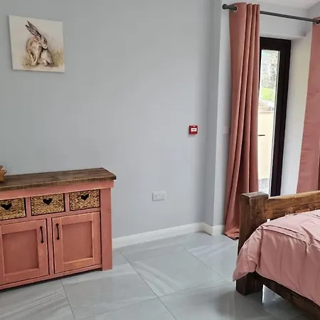 The Old Mountain Stables Caerllwyn Ganol Farm Apartment Newport  Room photo