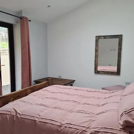 The Old Mountain Stables Caerllwyn Ganol Farm Apartment Newport  Room photo